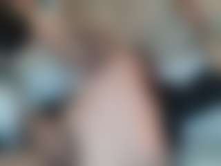 CaramelBlossum MILF webcam performer live streaming