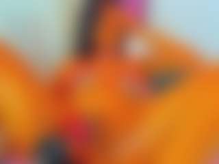 Live cam show with DanniValencia - Nipple Piercings on AdultVida.com