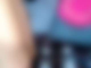 Live cam show with foxxybun - Strip on studioflirtlive.com
