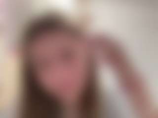 Live cam show with Mia - Average on boobsie.com