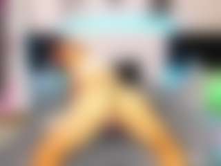 KiraNeww's Live Sex Cam Show