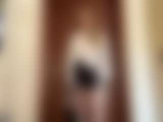 LaraeThurrell's Live Sex Cam Show