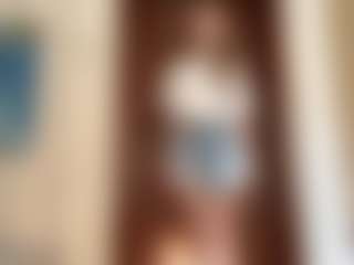 Live cam show with LaraeThurrell - Control on Camsoda