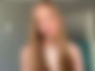 Live cam show with LaraeThurrell - Solo on Mixed Magazine Live