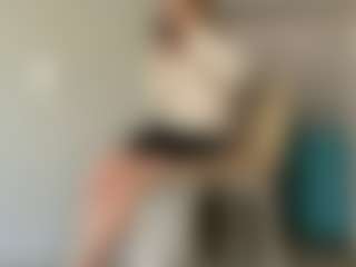 Live cam show with LaraeThurrell - Bedroom on Taboo Cams XXX