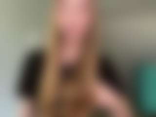 Live cam show with LaraeThurrell - Blue Eyes on Sex Cam Show