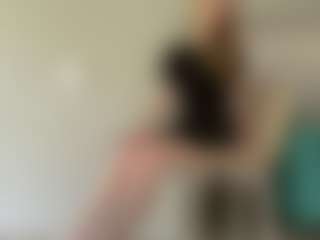 Live cam show with LaraeThurrell - Nipple Piercings on Dare Cams