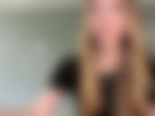 Live cam show with LaraeThurrell - Bedroom on xxxlivecams.org