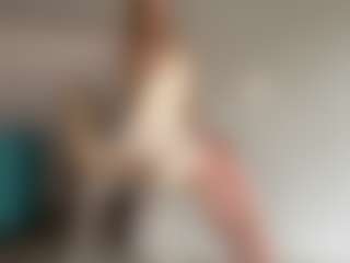 Live cam show with LaraeThurrell - Nipple Piercings on CamwithHer
