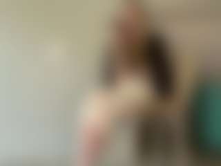 Live cam show with LaraeThurrell - Bikini on Camming Site