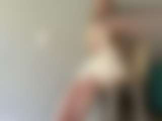 Live cam show with LaraeThurrell - Normal on Camsoda