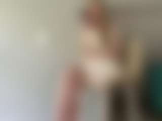 Live cam show with LaraeThurrell - Normal on Camsoda