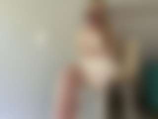 Live cam show with LaraeThurrell - Public on UwU Esports