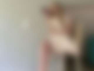 Live cam show with LaraeThurrell - Oil on SpunkLive