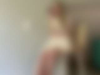 Live cam show with LaraeThurrell - Joi on Camsoda