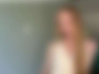 Live cam show with LaraeThurrell - Blue Eyes on SxyPornLive