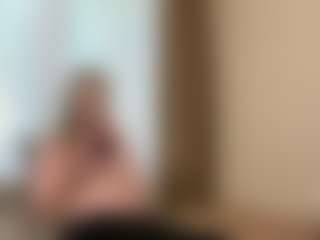 LaraeThurrell's Live Sex Cam Show