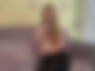 LaraeThurrell's Live Sex Cam Show