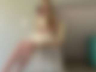 Live cam show with LaraeThurrell - Foot Fetish on AdultVida.com