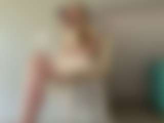 Live cam show with LaraeThurrell - Joi on Camsoda