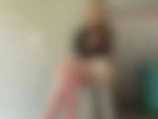 LaraeThurrell's Live Sex Cam Show