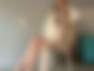 Live cam show with LaraeThurrell - Joi on CamwithHer