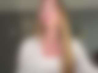 Live cam show with LaraeThurrell - Yoga on Lustler