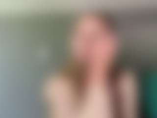 Live cam show with LaraeThurrell - Bikini on madthumbs