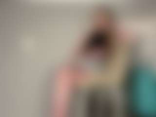 Live cam show with LaraeThurrell - Pov on madthumbs