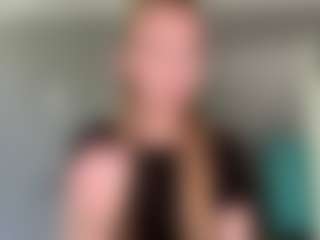 Live cam show with LaraeThurrell - Cute on Uber Horny