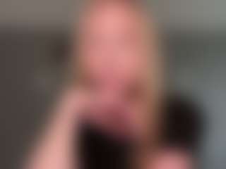 Live cam show with LaraeThurrell - Bondage on AdultVida.com