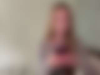 Live cam show with LaraeThurrell - Control on googirlz