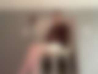 Live cam show with LaraeThurrell - Blue Eyes on Milfs Live