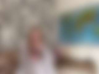 Live cam show with LaraeThurrell - Oil on StripNow