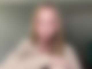 Live cam show with LaraeThurrell - Bikini on Uber Horny