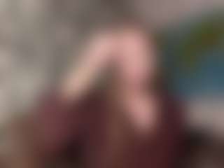 Live cam show with LaraeThurrell - Oil on TeamSkeetLive