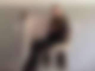 Live-Cam-Show mit LaraeThurrell - Public auf Camsoda