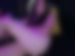 Live cam show with Luna - Skinny on CamSodaAdn