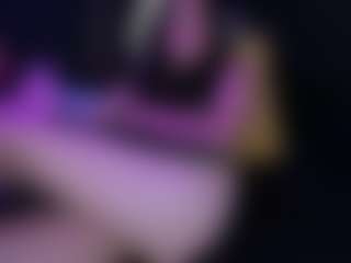 Live cam show with Luna - Skinny on Milf Play