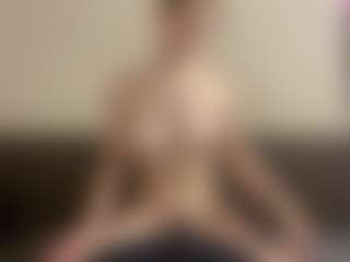 Live cam show with TakishaLawal - Shaved Pussy on Camsoda