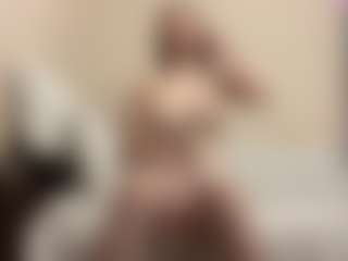 Live cam show with TakishaLawal - Skinny on livesuperchat.net