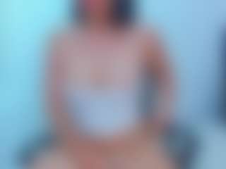 Live cam show with Valeryelovee - Petite on Milfs Live