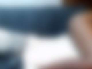 Live cam show with Longpussylipsxxx - Petite MILF on livesuperchat.net