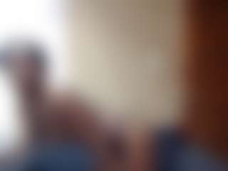 Longpussylipsxxx MILF webcam performer live streaming