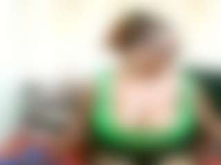 EbonyBlooom69 MILF webcam performer live streaming