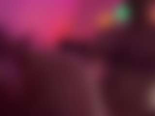 Maddssz MILF webcam performer live streaming