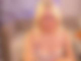 Live cam show with Bunny-Elsy - Body Massage on Camsoda