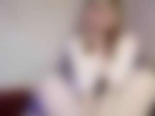 Live cam show with CherrieQuinalty - Upskirt on Gym Cam Girls
