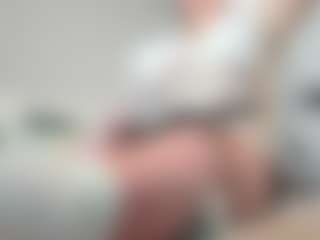 Live cam show with Florence - Spanks on Camsoda