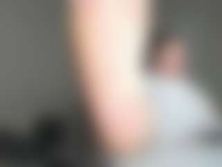 Live cam show with Florence - Green Eyes on SmokeAndPoke